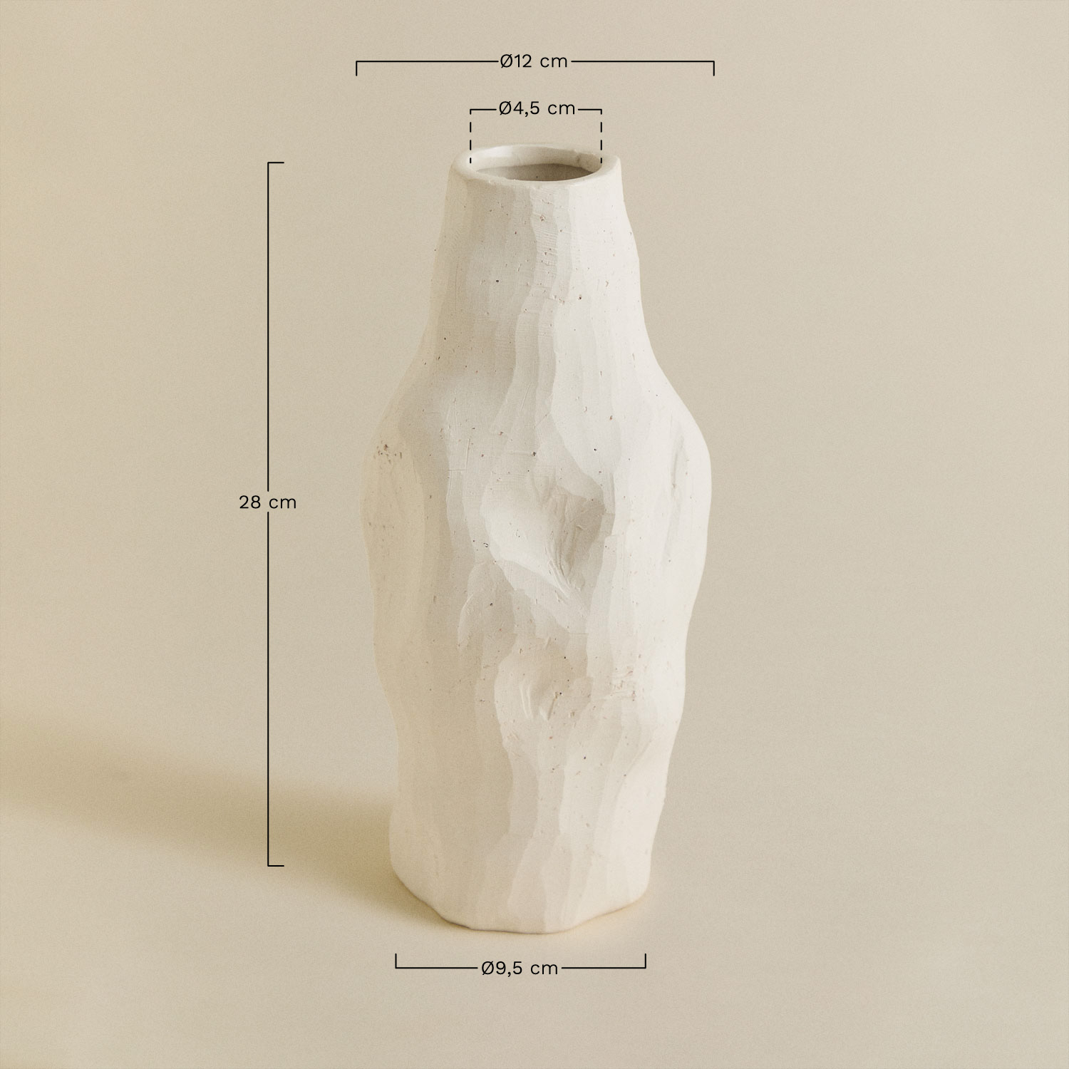 Fergie ceramic vase, MEASURES