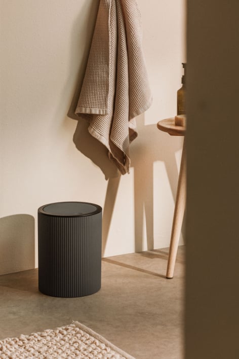 Preston bin with lid