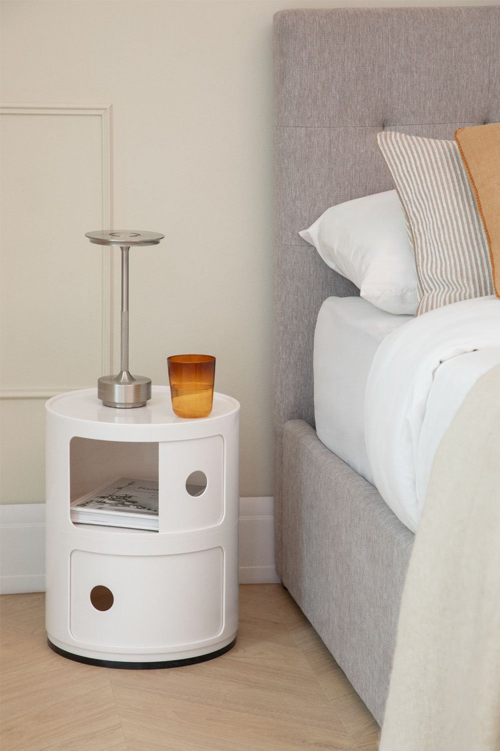 Round bedside table with shelves Babel