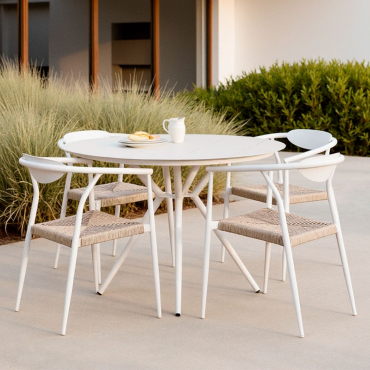 Valerie Round Aluminum Table Set (ø100 Cm) And 4 Marsha Garden Chairs With Armrests In Aluminum And Synthetic Rattan Gardenia White - Sklum