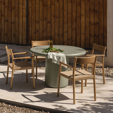 Set Of A 120 Cm Round Table In Namara Cement And 4 Garden Chairs With Armrests In Mara Oak Wood Laurel Green - Sklum