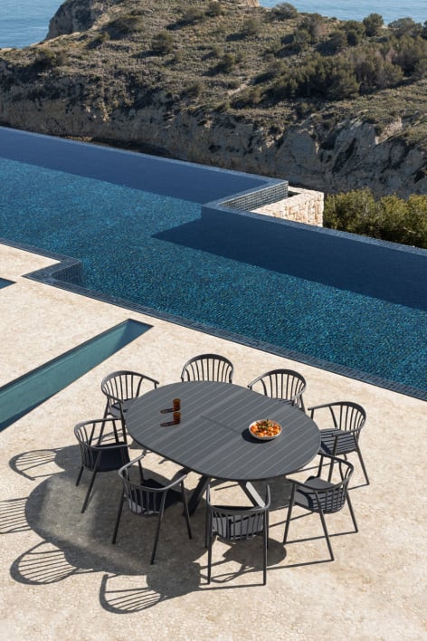 145-200x145 cm extendable aluminum Barces table set and 8 stackable garden chairs with armrests Ivor