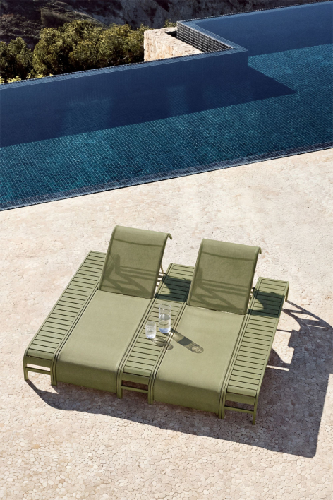 Set of 2 reclining loungers and 3 side tables in Marietta steel