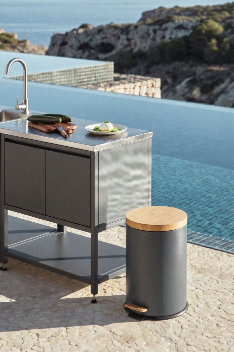 Outdoor pedal bin in galvanized steel and bamboo Sosua