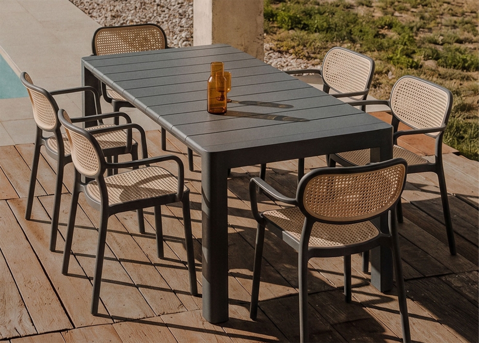 Rectangular table set 180x100 cm Arnadine and 6 stackable garden chairs with armrests in Omara polypropylene