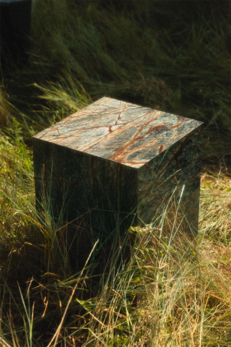 Square side table 35x35 cm in natural Aluret stone