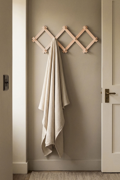 Ixi wooden wall coat rack