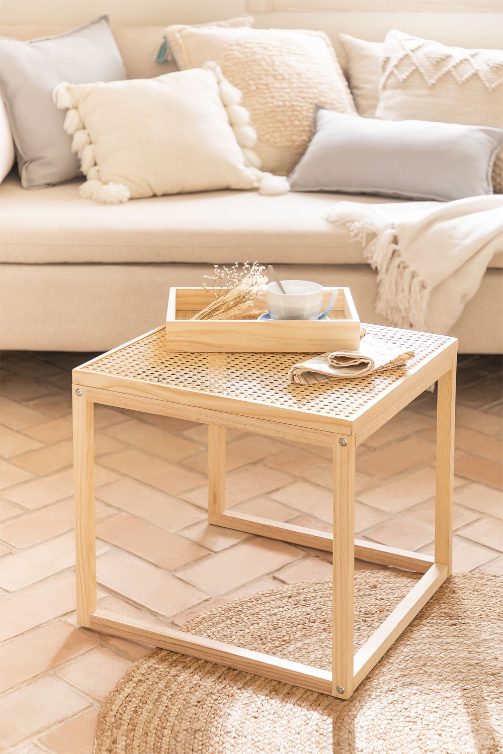 Rattan Side Table Riolut, gallery image 1