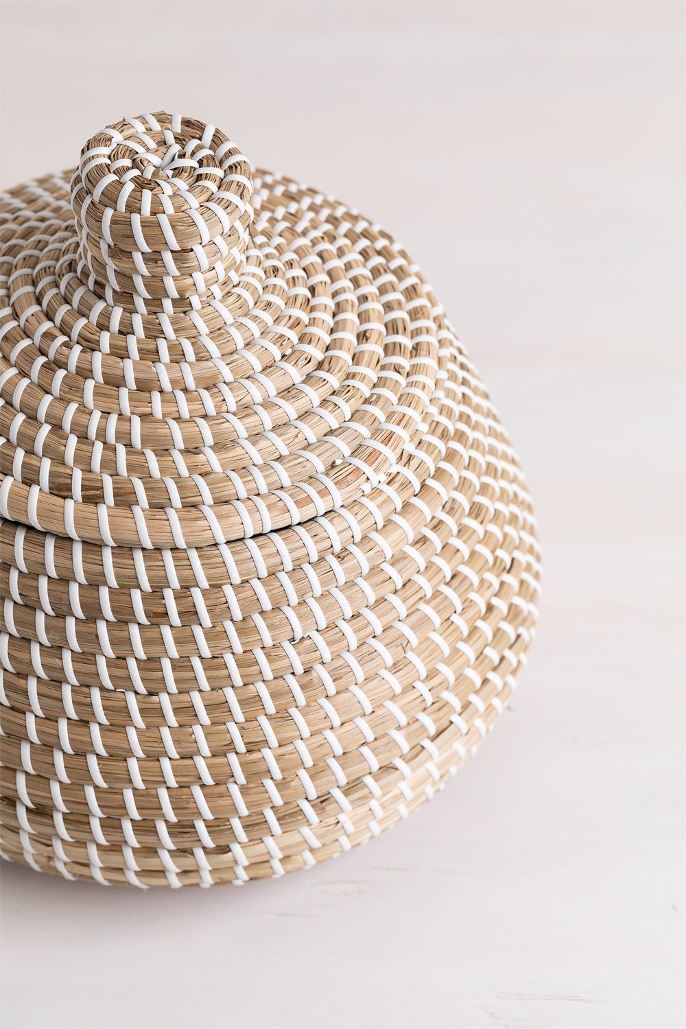 Bazel seagrass basket with lid, gallery image 4