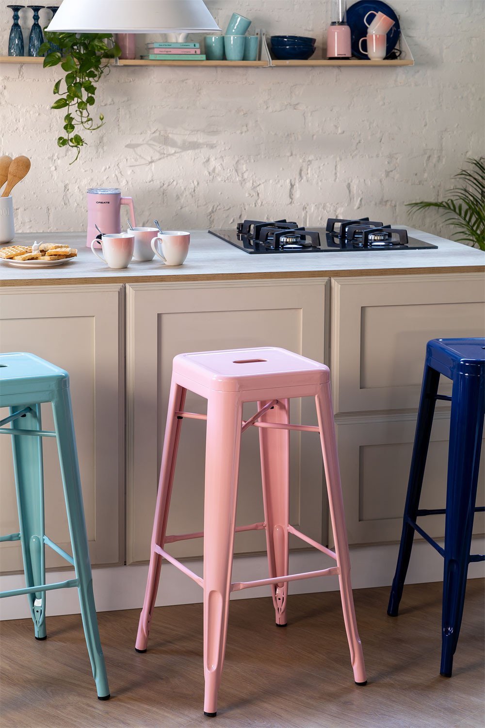 LIX pack of 4 high stools (76 cm) , gallery image 1