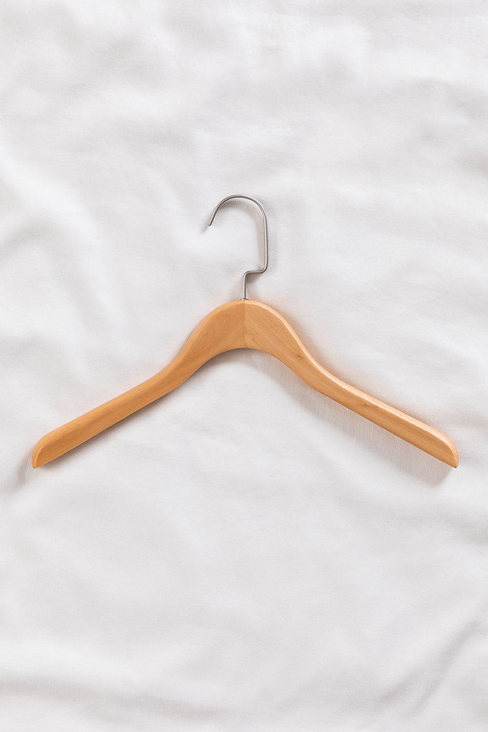 Set of 4 Wooden Hangers Rita , gallery image 2