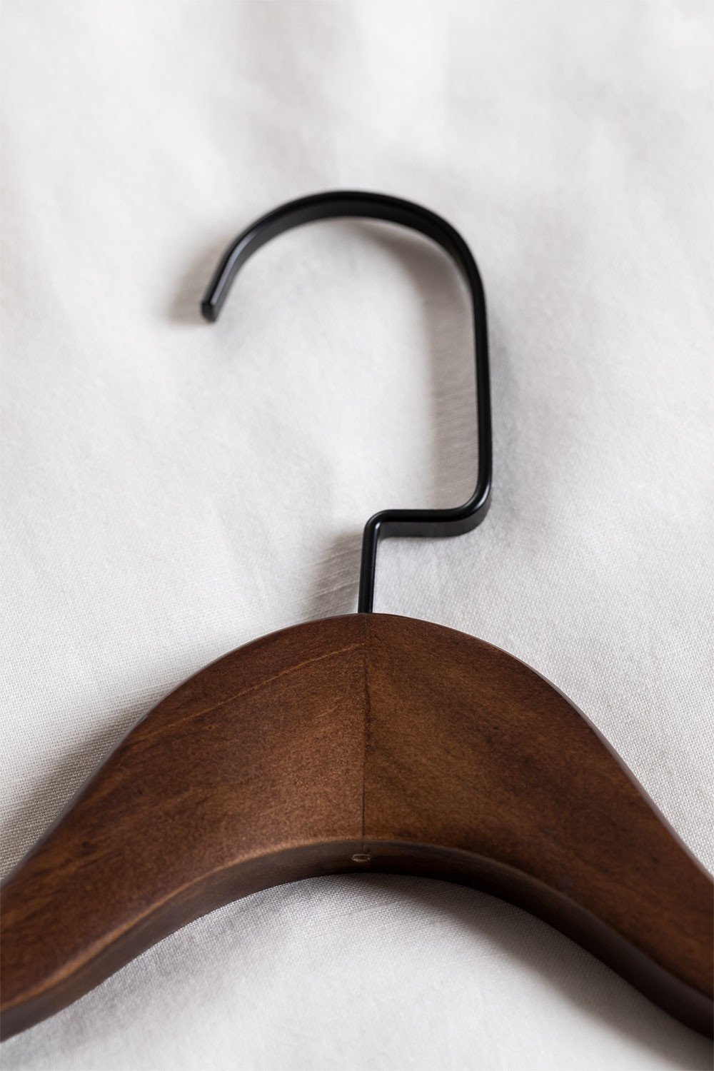 Set of 4 Wooden Hangers Rita , gallery image 3