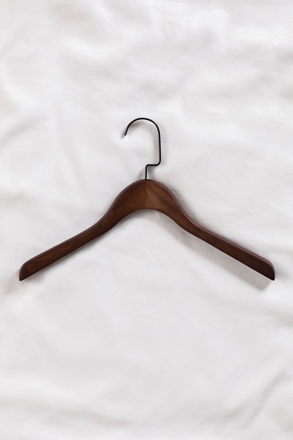 Set of 4 Wooden Hangers Rita , gallery image 2