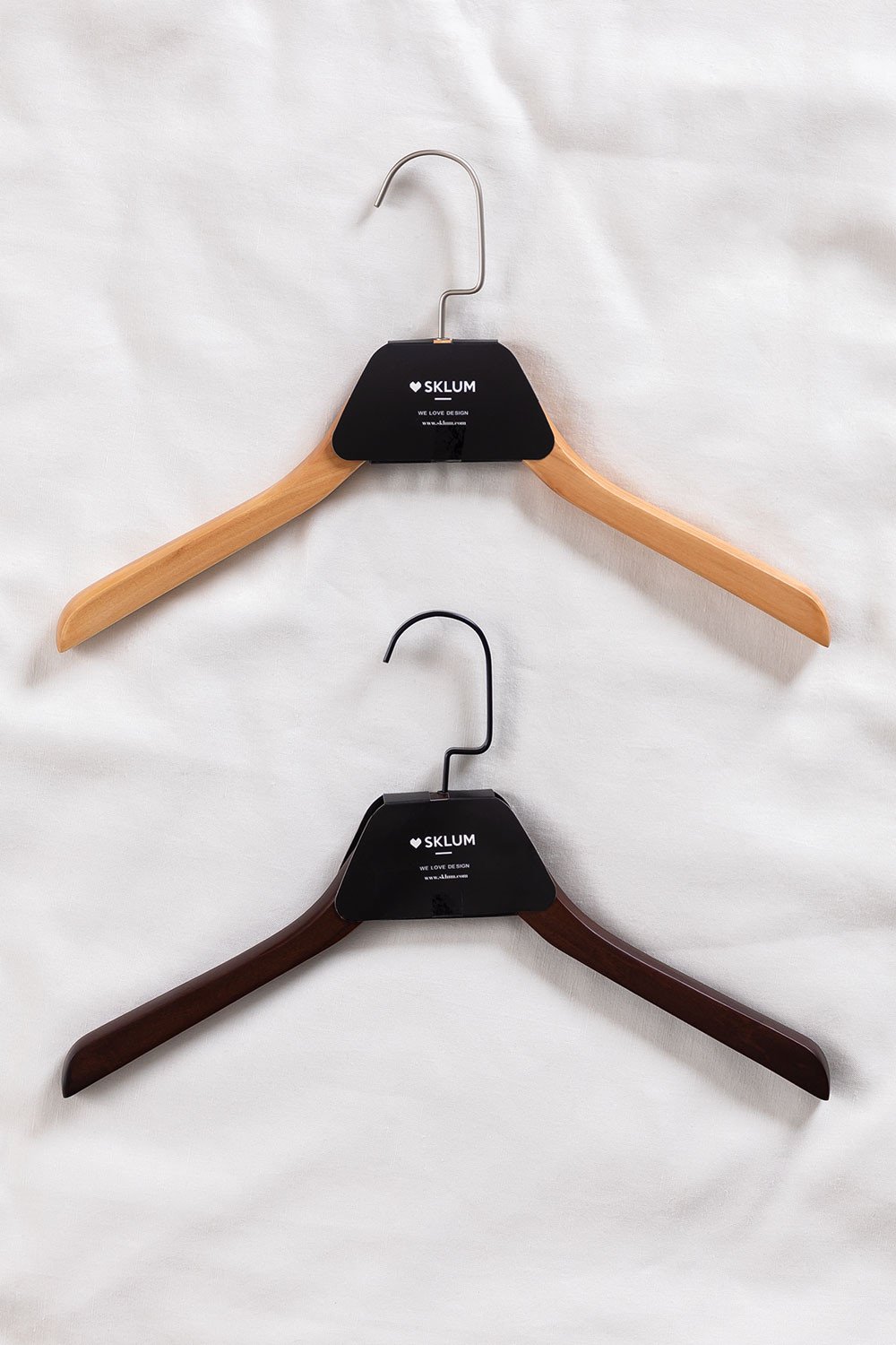 Set of 4 Wooden Hangers Rita , gallery image 4