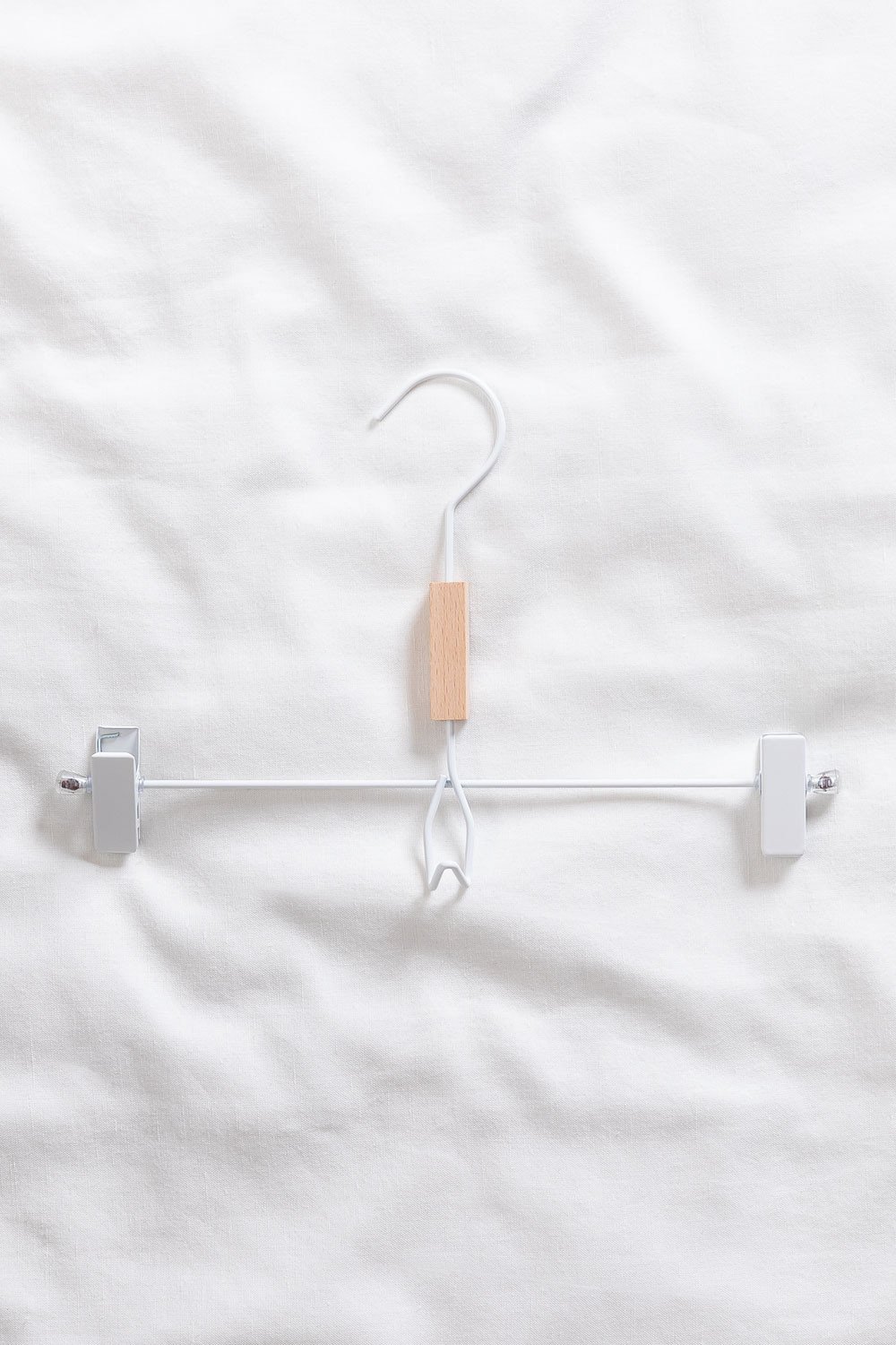 Set of 6 Clip Clothes Hangers with Säly , gallery image 3