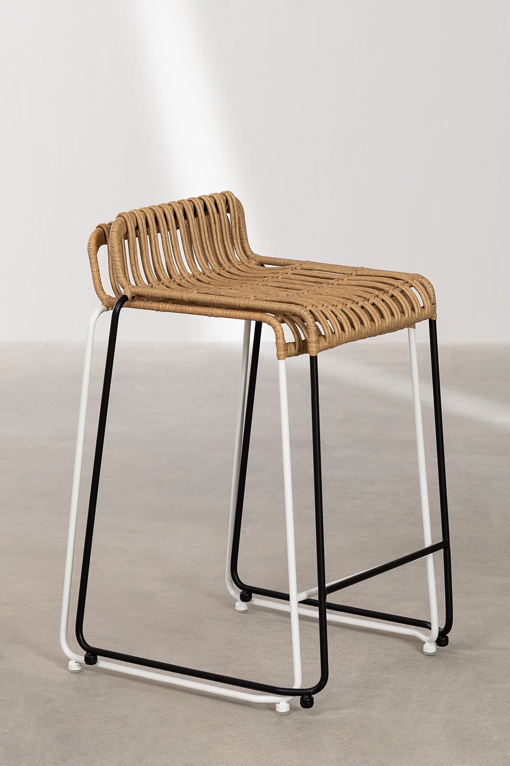 Pack of 4 Aroa synthetic rattan high garden stools, gallery image 11