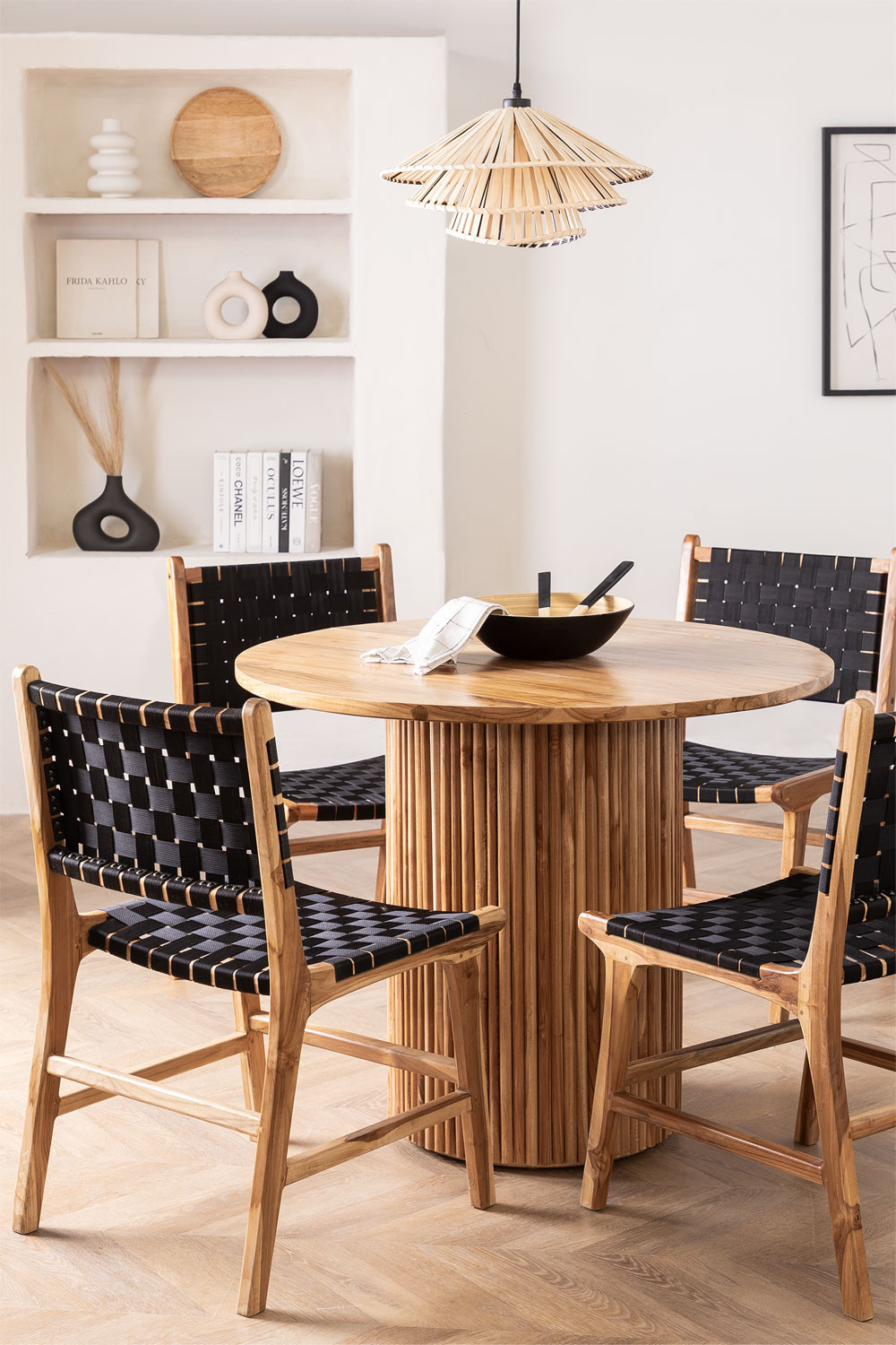 Light wood deals circle dining table