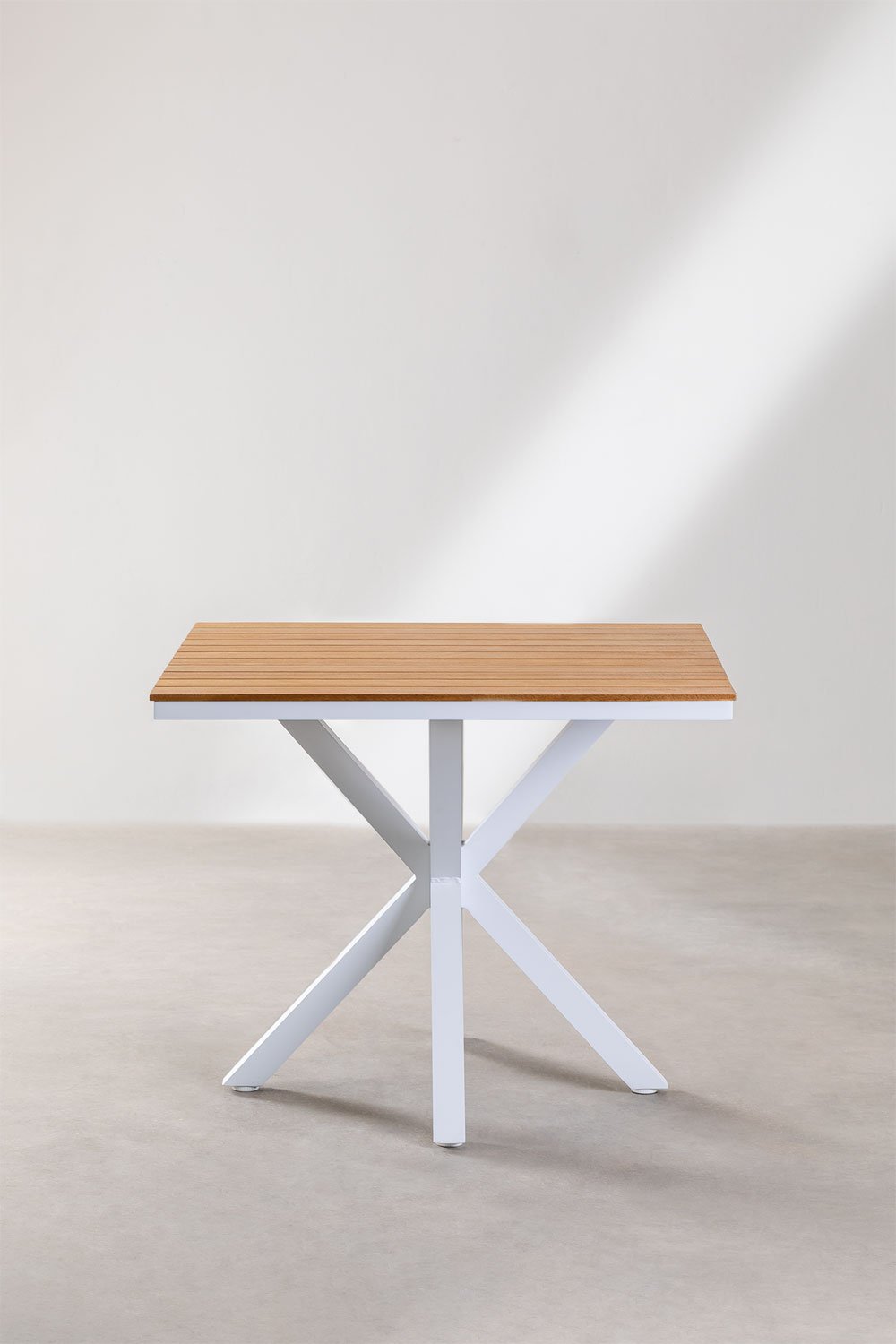 Garden table square 90x90 cm in eucalyptus wood and aluminum Archer, gallery image 3