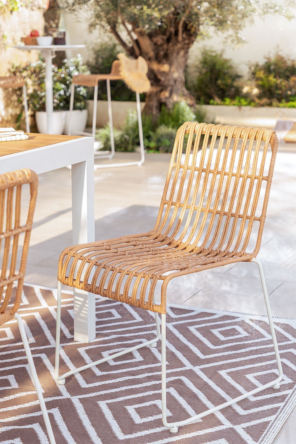 Pack of 2 Garden Chairs in Synthetic Rattan Aroa, gallery image 1