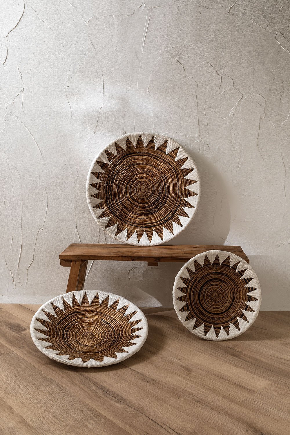 Set of 3 Decorative Plates Aleiso, gallery image 1
