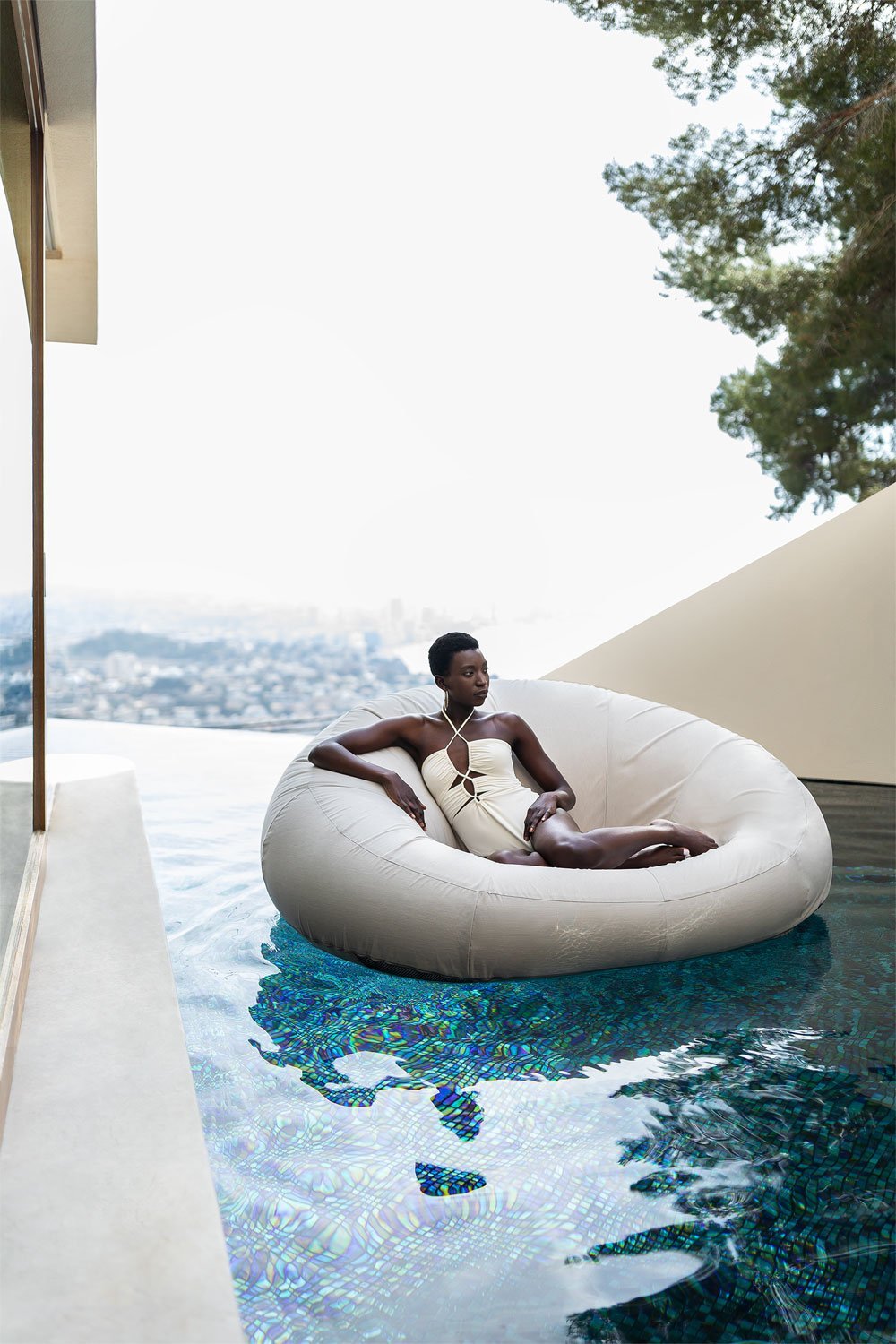 Taravai inflatable island, gallery image 1