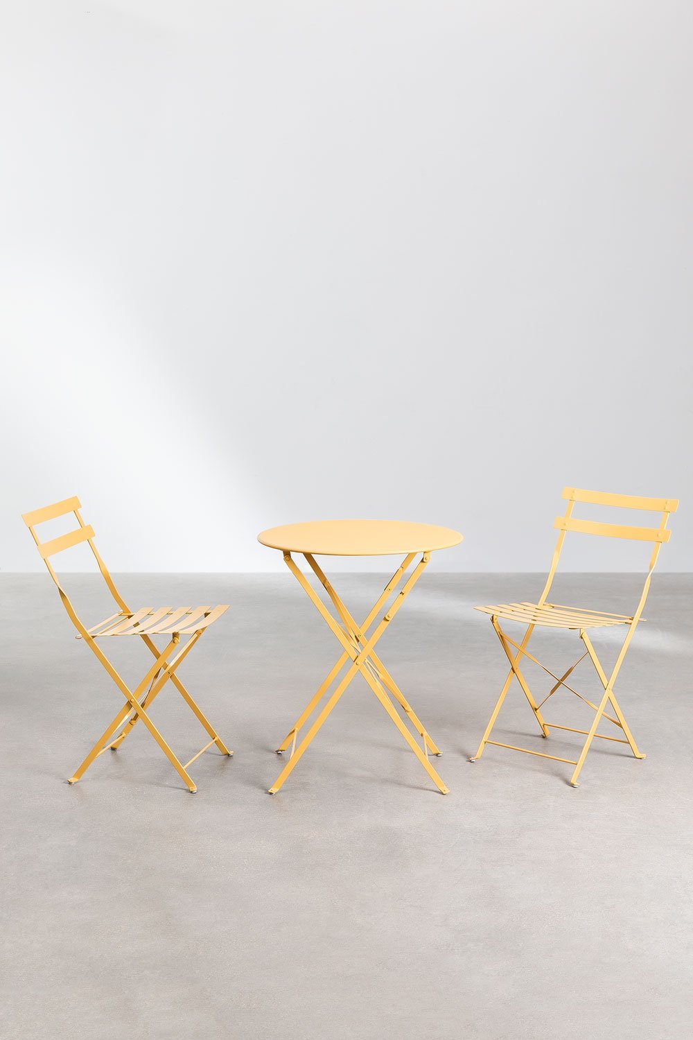 Table Set (Ø59.5 cm) and 2 Sergey Folding Chairs, gallery image 1