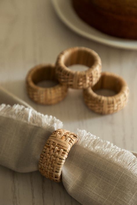 Set of 4 Napkin Rings Orya Style