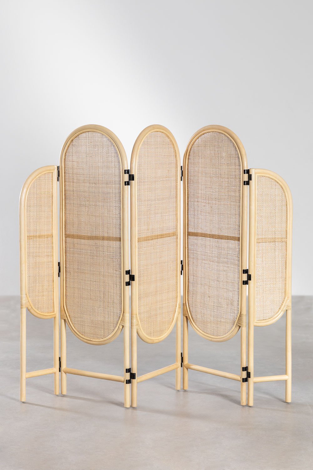 Yivisc rattan screen, gallery image 2