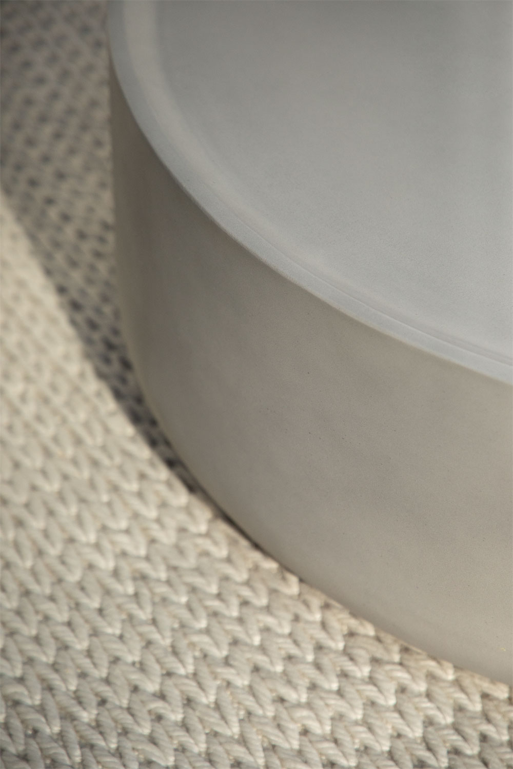 Round garden coffee table Ø80 cm in cement Darwys - SKLUM