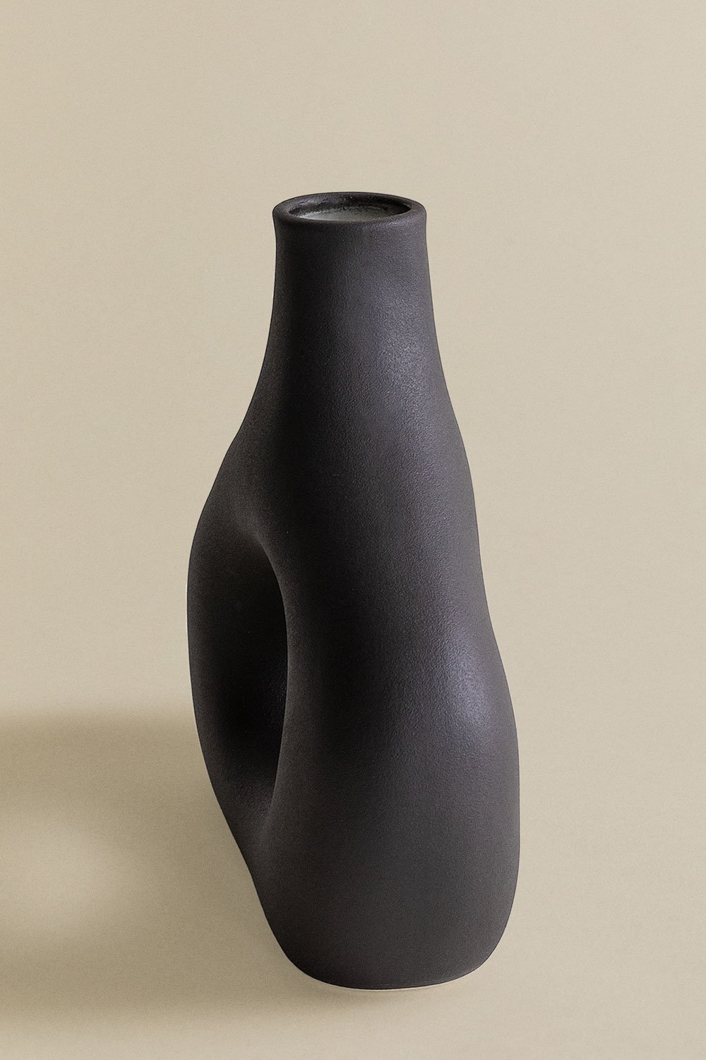 Sabel ceramic vase, gallery image 3