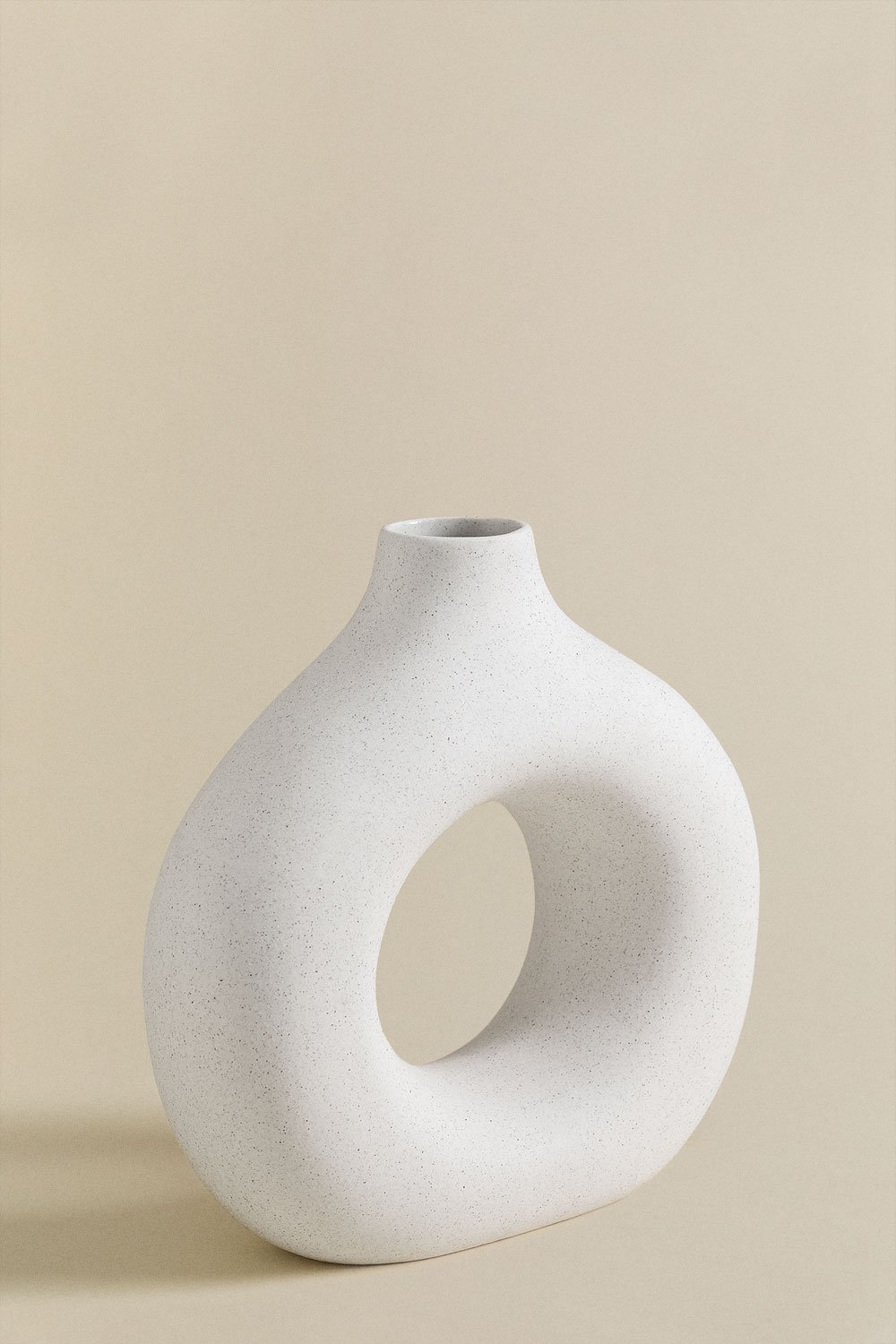 Dalita ceramic vase, gallery image 1
