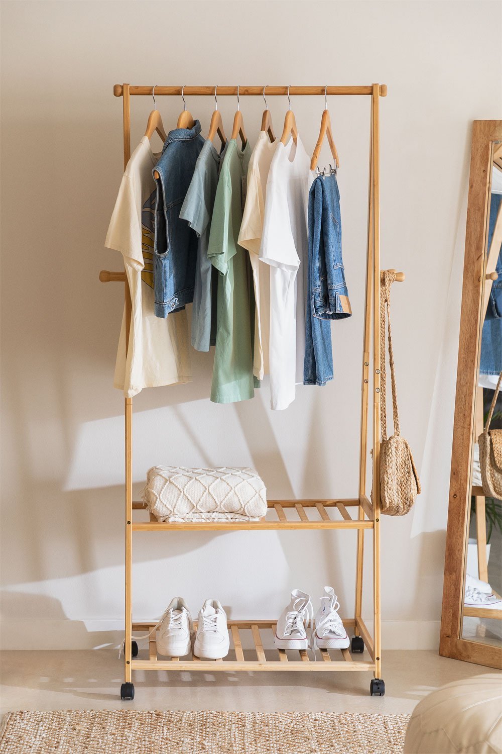 Clothes Hanger with Shoe Rack in Bamboo Kerk, gallery image 1