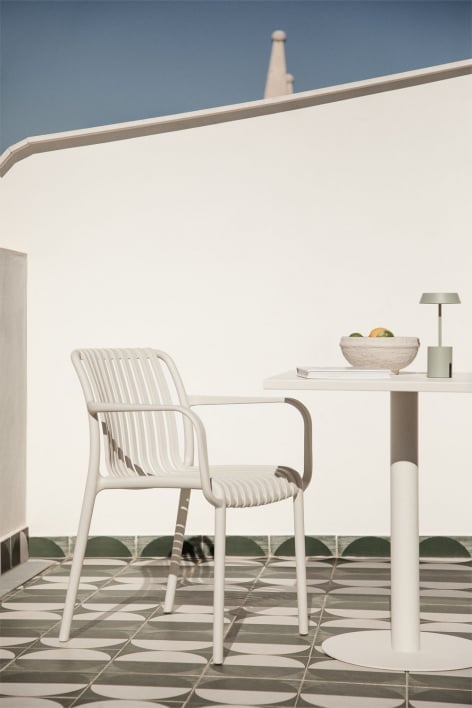 Wendell polypropylene garden chair with armrests - Gardenia White