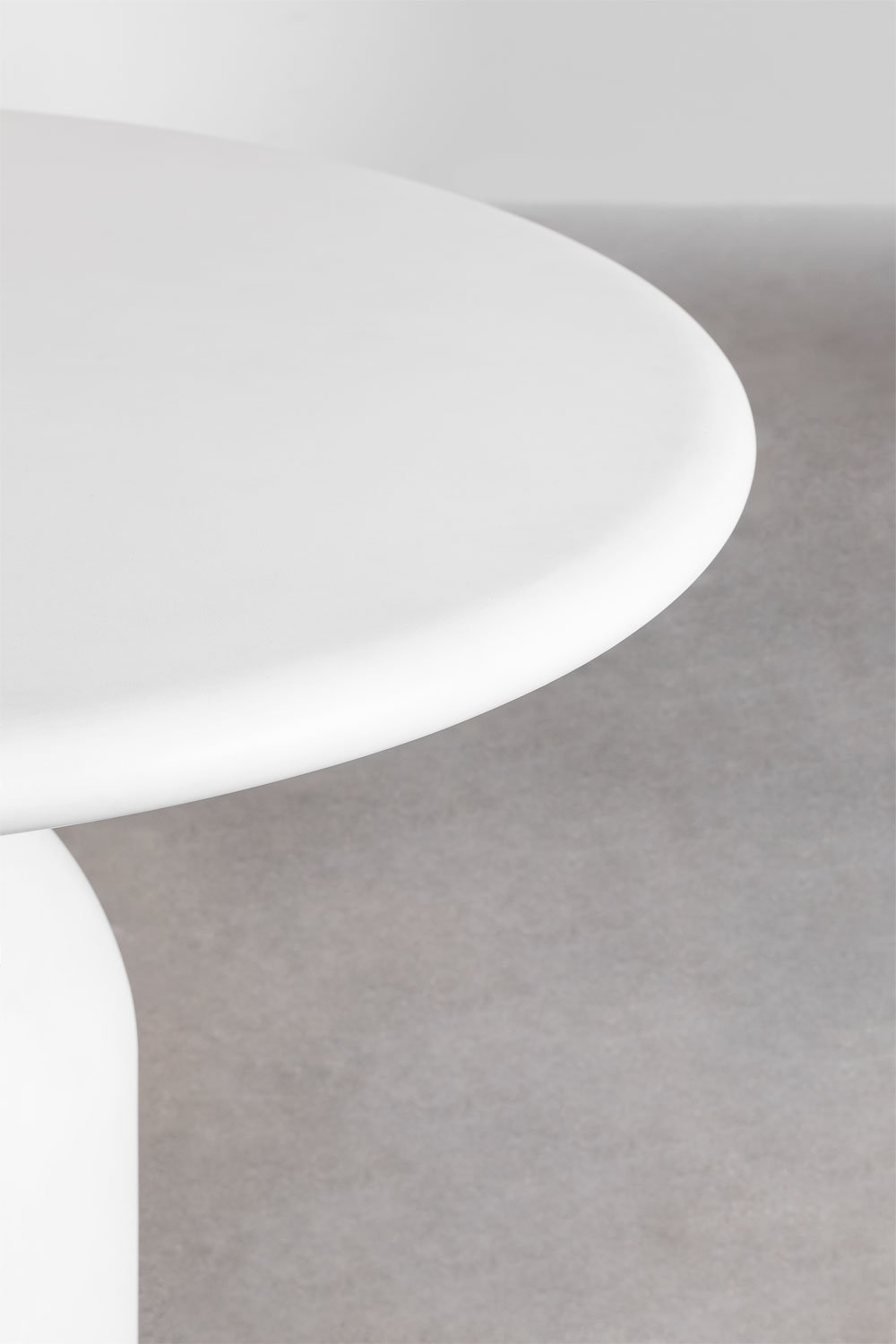 Round garden table Ø120 cm in Verenis cement, gallery image 4