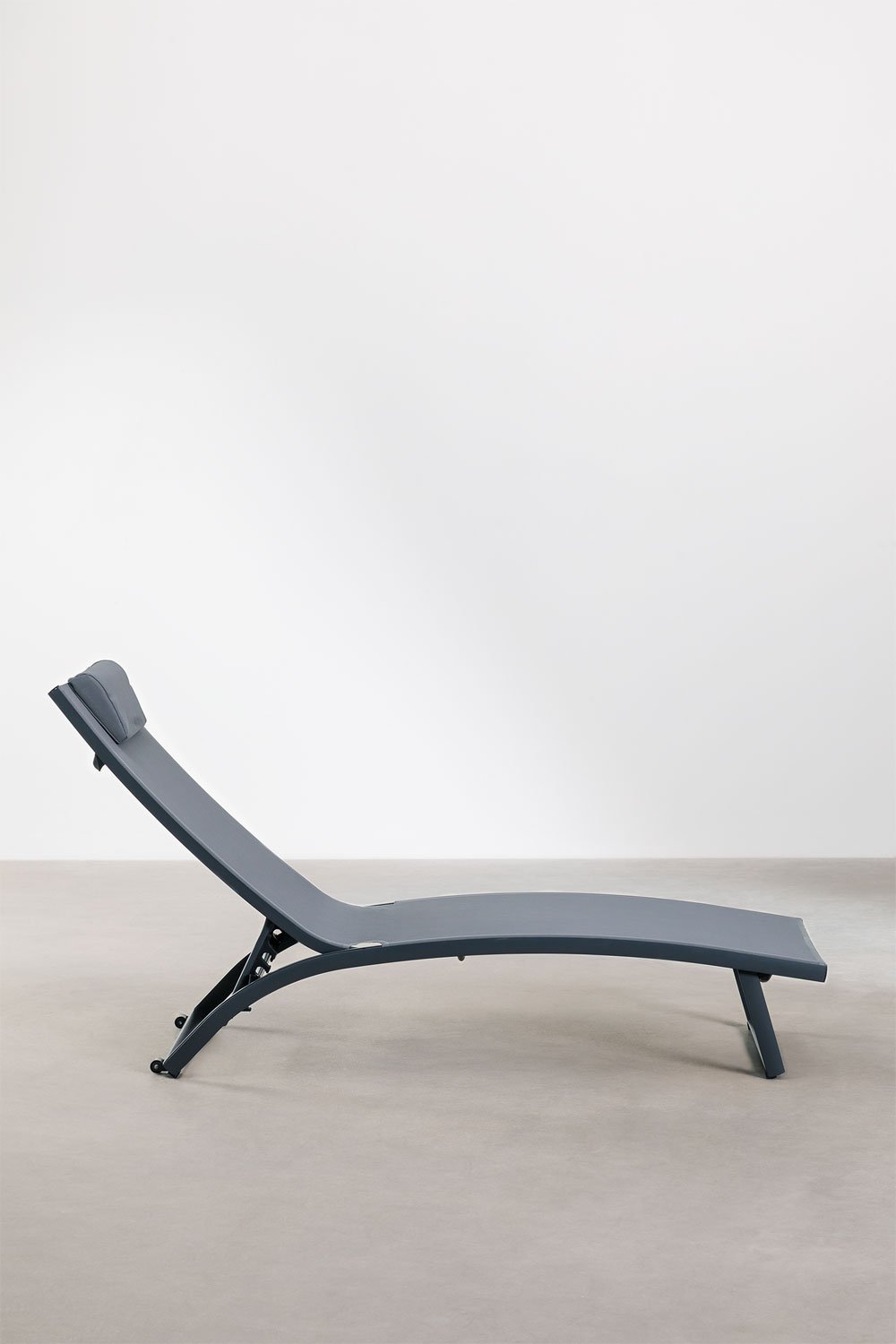 Reclining aluminum lounger with Dulem cushion, gallery image 3