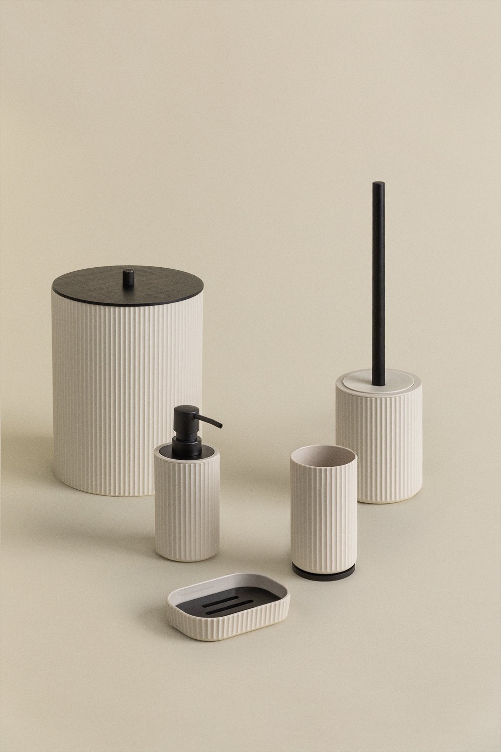 Trash Can with Lid in ABS and Ozene Bamboo, gallery image 6