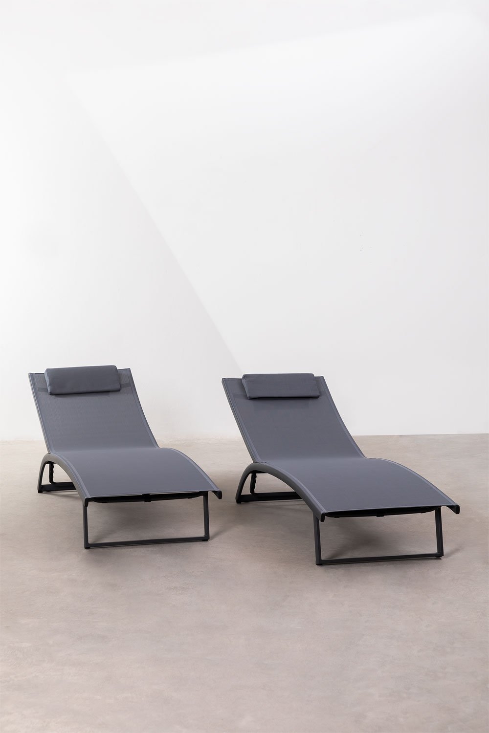 Pack of 2 Dulem aluminium reclining loungers, gallery image 2