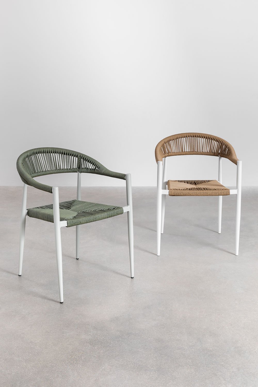 Pack of 4 stackable dining chairs with armrests in aluminium and synthetic rattan Amatria, gallery image 10