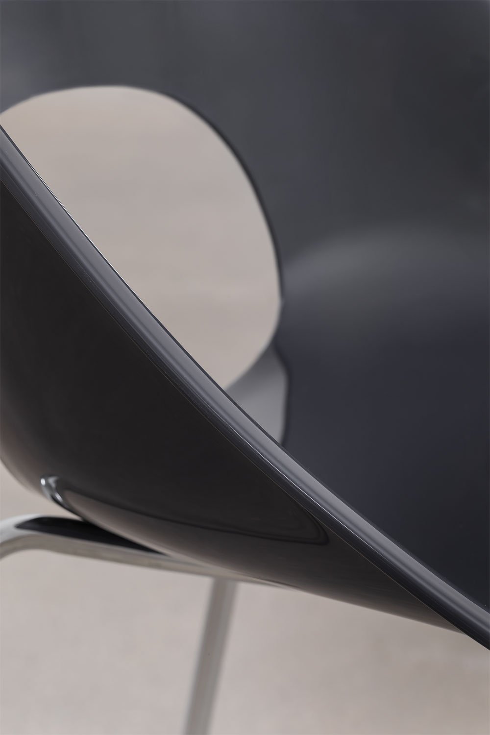 Pack of 2 dining chairs in polypropylene and iron Louna, gallery image 5