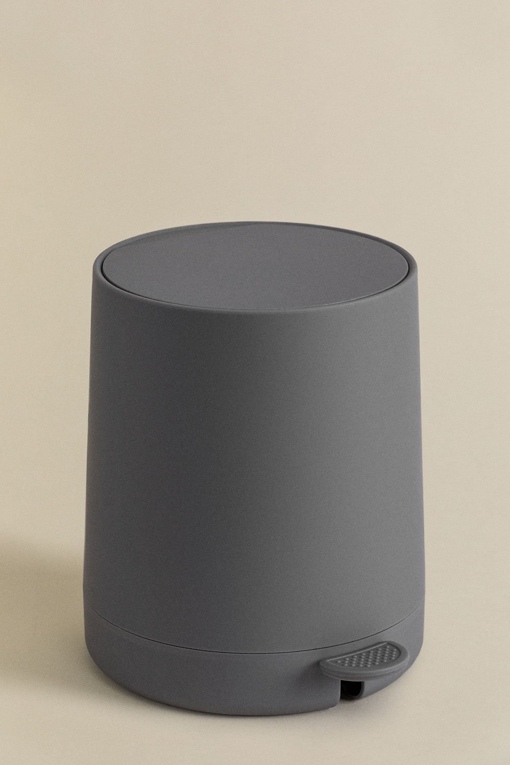 Garanis Trash Can with Lid and Pedal, gallery image 1