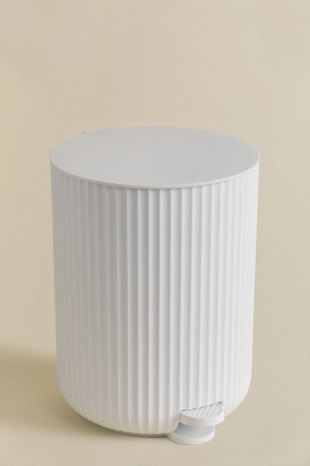 Vernon Trash Can with Lid and Pedal, gallery image 1