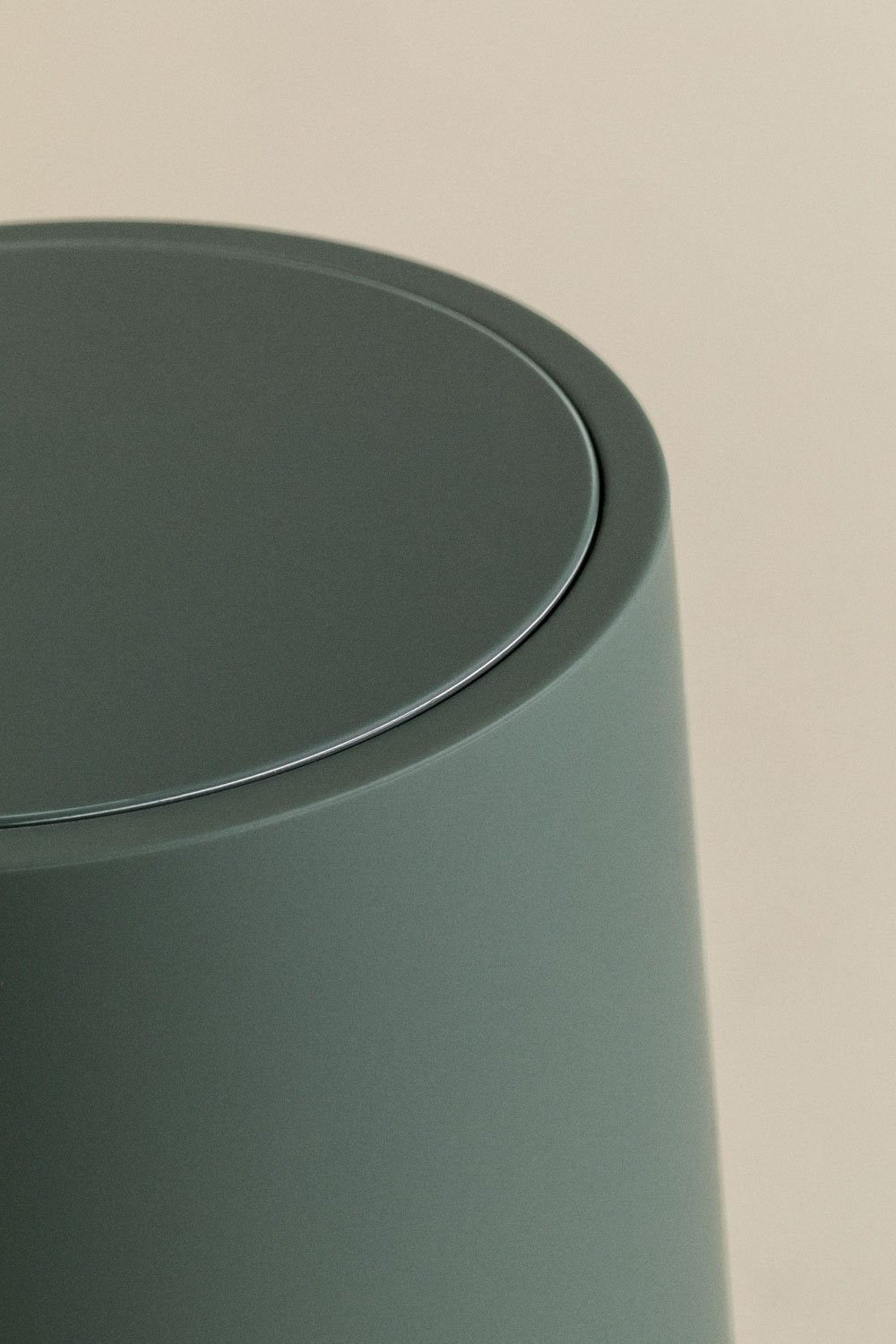 Vesey Trash Can with Lid and Pedal, gallery image 4