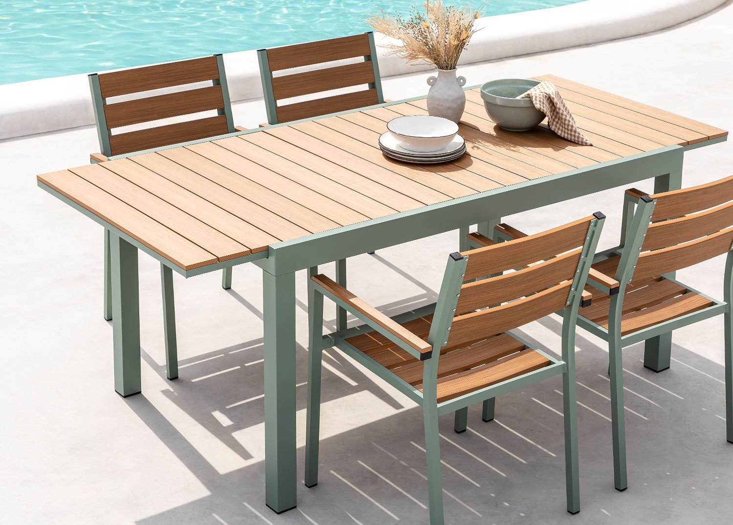 Set of Extendable Rectangular Aluminum Table (150-197x90 cm) and 4 Stackable Garden Chairs with Saura Armrests, gallery image 2
