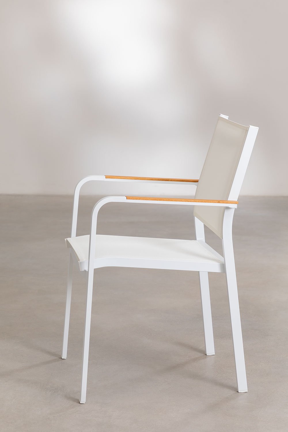 Round table set Ø100 cm in eucalyptus wood and 4 stackable aluminum garden chairs Archer, gallery image 6