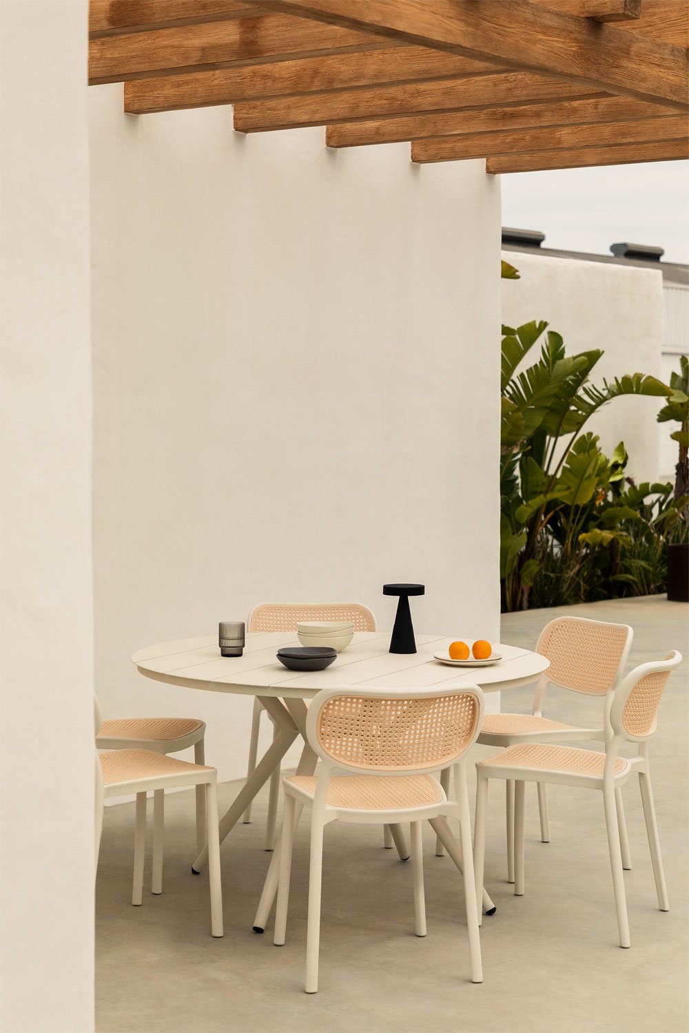 Set of Round Aluminum Table (Ø126 cm) Valerie and 6 Omara Garden Chairs, gallery image 1