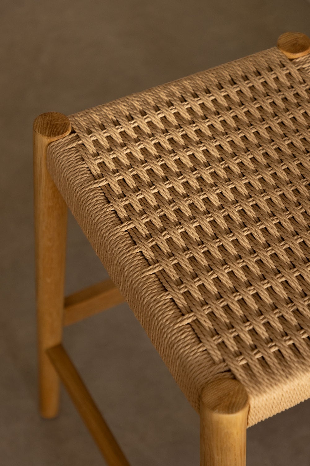 High stool 65 cm in oak wood and braided rope Mara - SKLUM