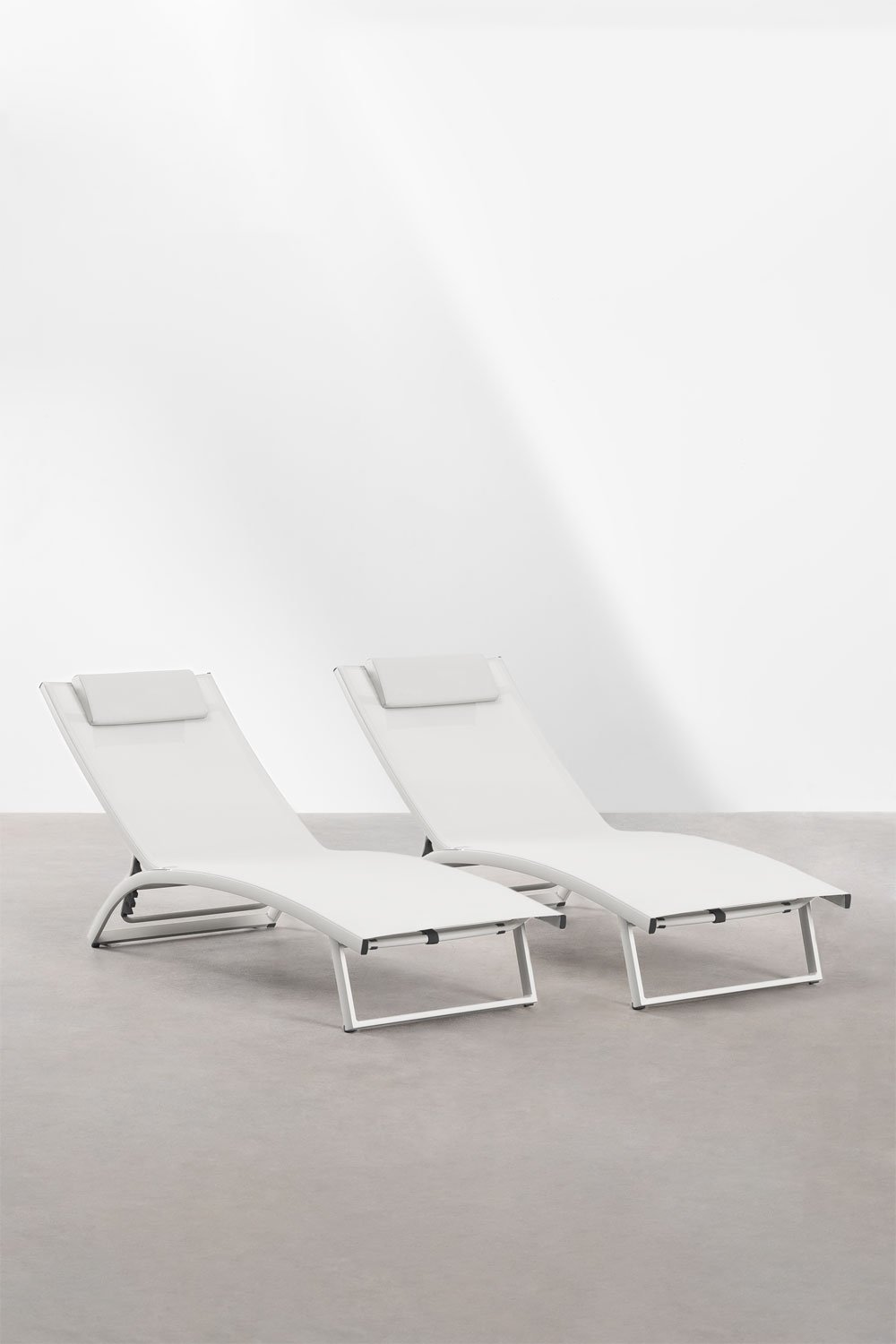 Pack of 2 Dulem aluminium reclining loungers, gallery image 2