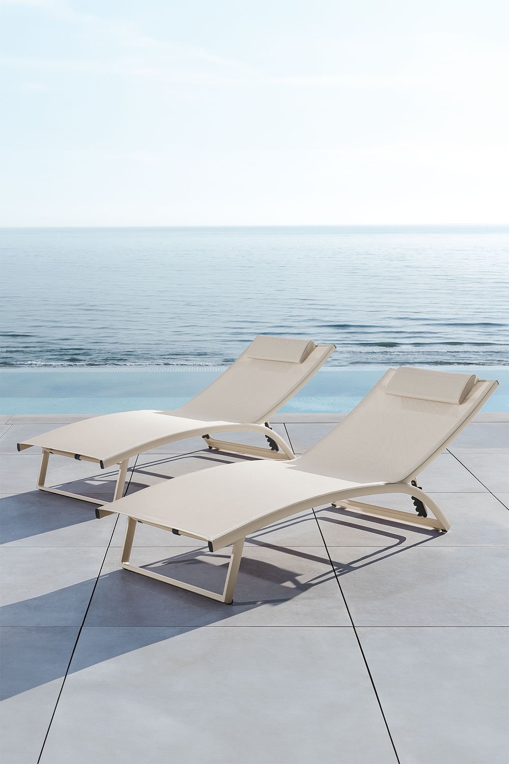 Pack of 2 Dulem aluminium reclining loungers, gallery image 1