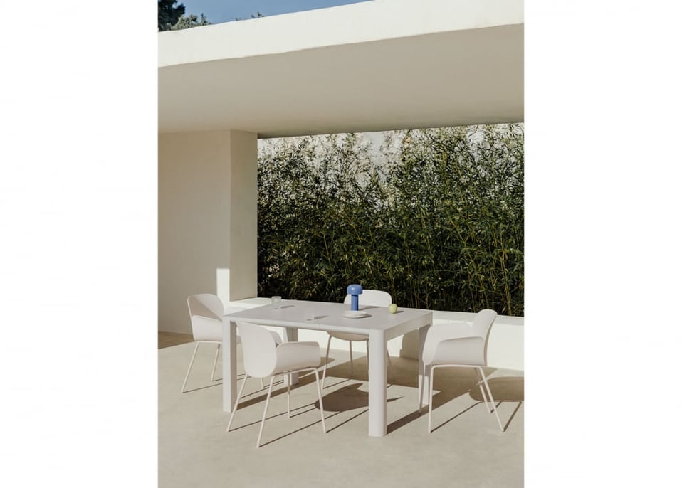 Arnadine Rectangular Table Set (140x100 cm) and 4 Lynette Garden Chairs