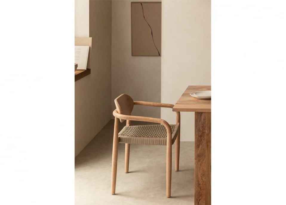 Dining chair with armrests in Naele wood